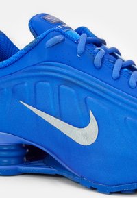 Nike Sportswear SHOX R4 - Matalavartiset tennarit - racer blue/silver-coloured