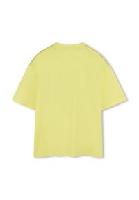 T-shirt a maniche corte di colore giallo chiaro, realizzato in morbido cotone. Presenta un collo a girocollo e nessun motivo o grafiche visibili sul retro.
