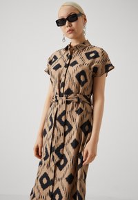 Object OBJBERRY LONG DRESS  - Marškininė suknelė - incense/black