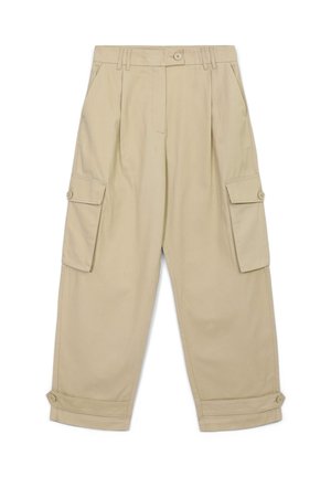 Pantaloni cargo beige con vita alta, pince, due ampie tasche laterali e polsini con bottoni. Realizzati in un tessuto morbido con una texture liscia.