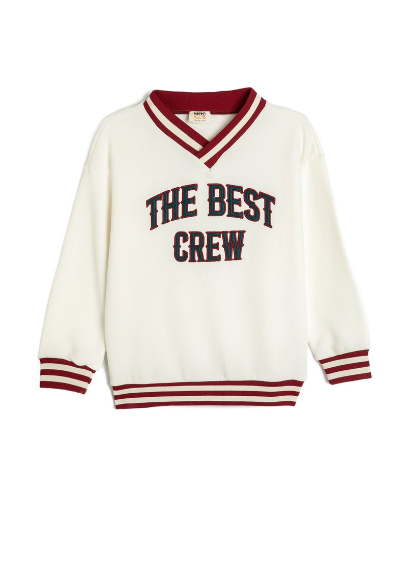 Pullover bianco con scollatura a V, caratterizzato da un ricamo in rosso e blu con la scritta "THE BEST CREW." Polsini e orlo a coste rigate rossi. Morbido al tatto.