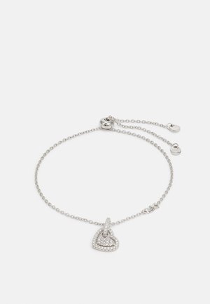 Bracelet en argent avec un pendentif en forme de cœur ornée de détails complexes et d'accents en zircon cubique, chaîne réglable avec un curseur à perle.