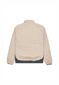 Beżowy polarowy sweter z wysokim kołnierzem, elastycznymi mankietami i ciemnoszarym dolnym panelem. Miękka tekstura i prosty design bez ozdób.