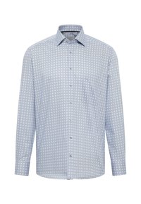 Camicia a maniche lunghe con tessuto azzurro chiaro che presenta un motivo geometrico circolare ripetuto, colletto alla francese e sette bottoni visibili.