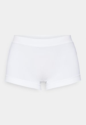 Weiße sportliche Shorts mit glatter Textur, mittelhohem Bund und einem kleinen Ausschnitt in der Mitte, mit gefalteten Beinausschnitten.
