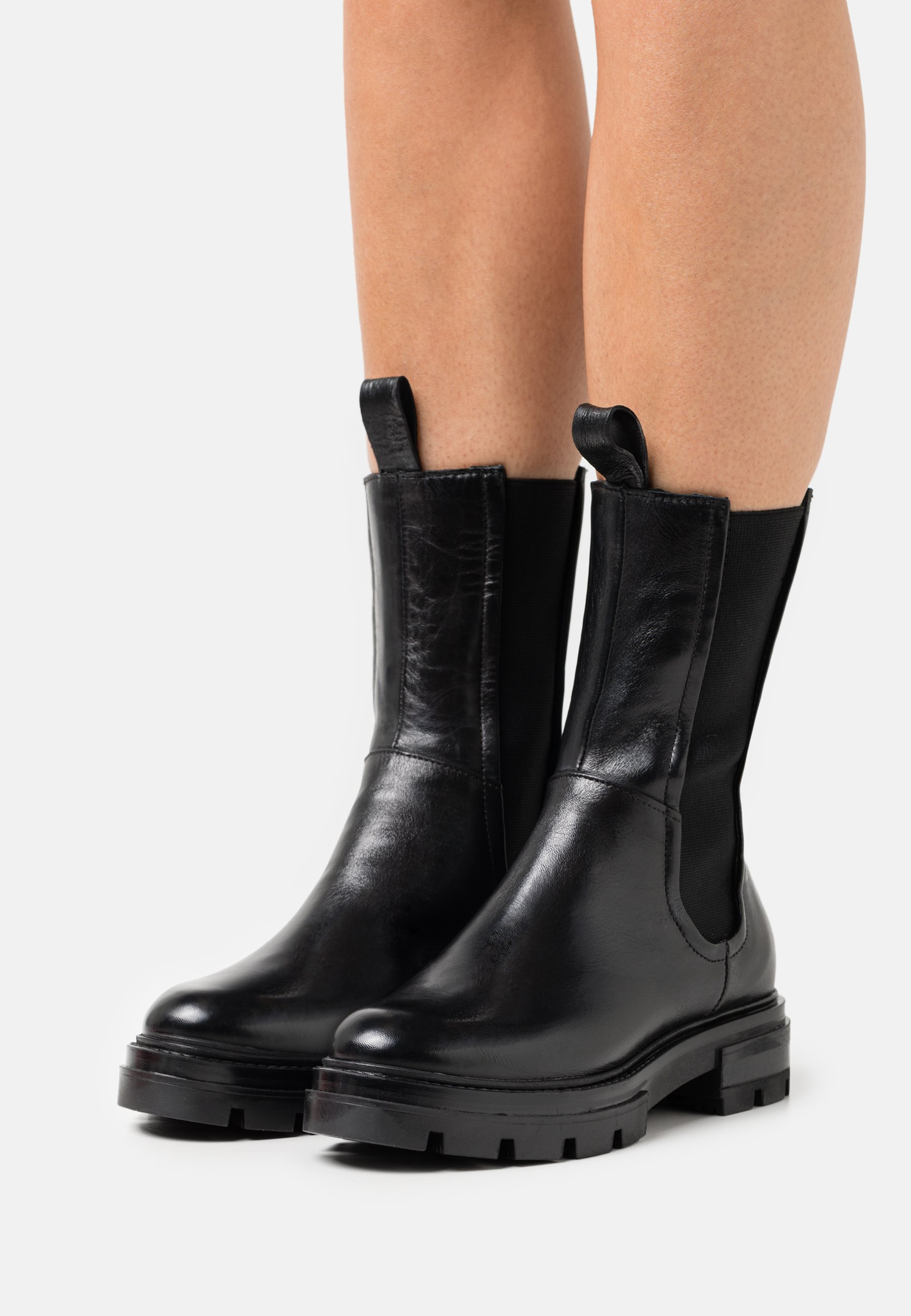 Mjus - Laars Zwart - Den Elzen Schoenmode