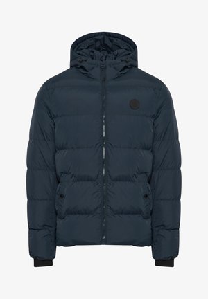 Marineblaue Steppjacke mit Kapuze, Reißverschluss, zwei Fronttaschen, elastischen Bündchen und einem runden Logo auf der linken Brust. Glatte, gepolsterte Textur.