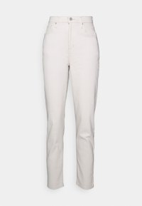 Vita denimbyxor med hög midja, rak passform, femfickorsdesign, frontknäppning och subtila sömmar.