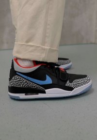 Jordan AIR JORDAN LEGACY 312 - Joggesko - black/wolf grey-valor blue-univ red-white