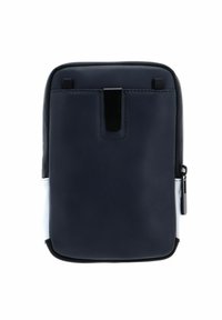 Borsetta in pelle blu navy con una texture liscia, caratterizzata da una cerniera nera e un fermo superiore, e un accento bianco sulla parte inferiore. Forma rettangolare compatta.