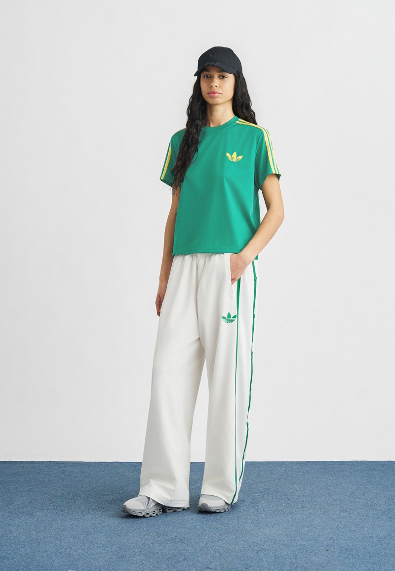adidas Originals FIREBIRD TEE - Jednoduché tričko - bold green/yellow/off white