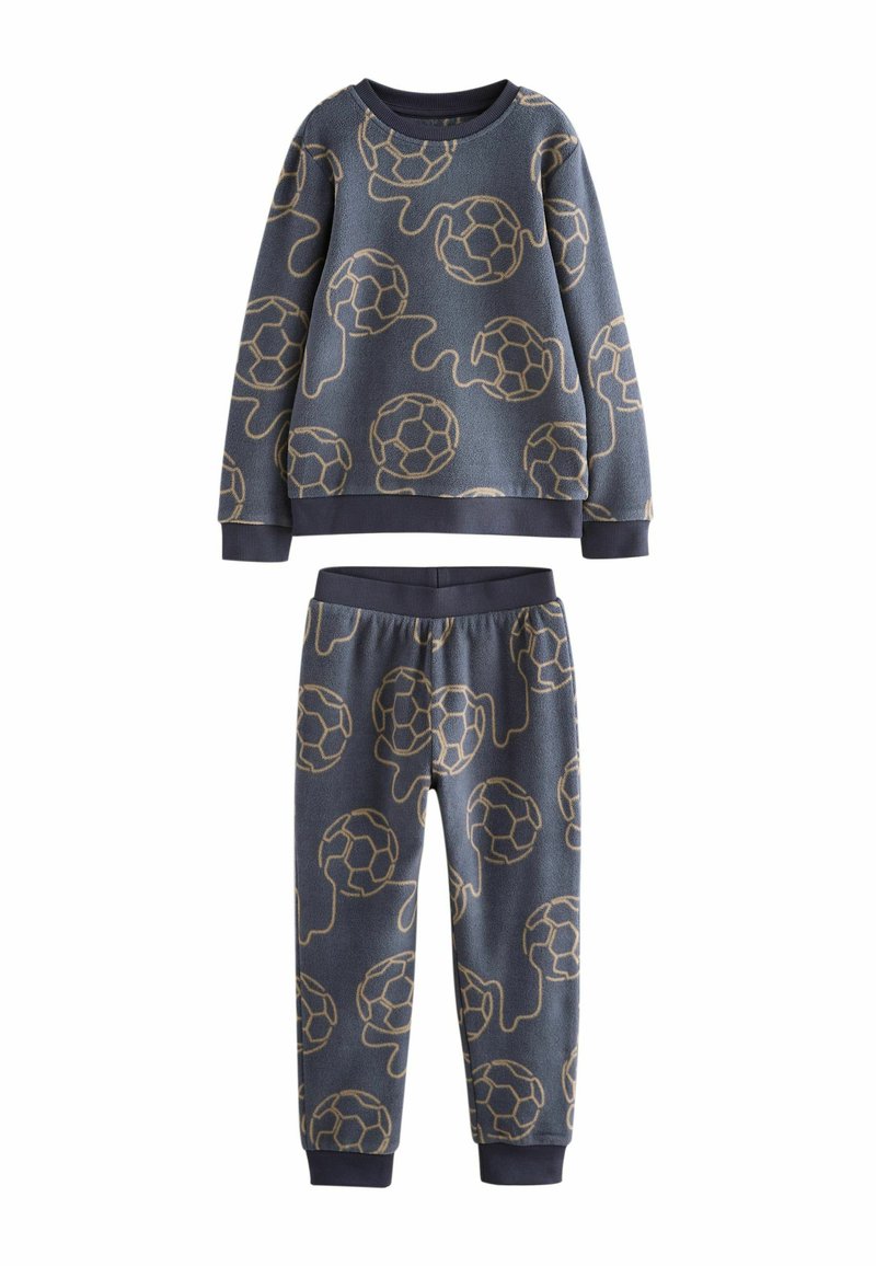 Fleece-pyjamasetti tummansinisellä värillä, jossa on kultaisia jalkapallokuvioita. Setti sisältää paidan, jossa on resorit, ja vastaavat elastiset vyötäröhousut.