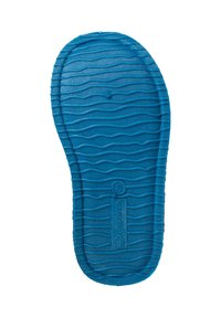 Niebieska gumowa podeszwa buta z falistym wzorem tekstury, zaokrąglonym kształtem i wytłoczonym logo. Gładkie wykończenie z wyraźnie zaznaczonymi krawędziami.
