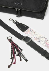 Desigual Umhängetasche - black