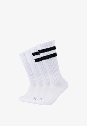 Vier weiße Sportsocken mit geripptem Muster und zwei schwarzen horizontalen Streifen nahe der Oberseite, nebeneinander angeordnet.