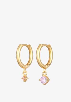 Cercei din aur cu un finisaj neted, având două elemente decorative suspendate: o stea roz și o piatră rotundă purpurie.