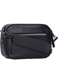 Borsa rettangolare in pelle nera con finitura liscia, dotata di una tasca frontale con zip e una tracolla removibile. I dettagli in metallo color argento valorizzano il design.