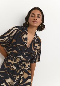 Kaffe LAILA  - Ingruha - black brown tiger print