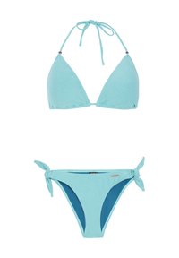 Jasnoniebieski zestaw bikini z trójkątnym stanikiem z regulowanymi wiązaniami i falbaniastymi brzegami, w połączeniu z dolnymi częściami w niskim stanie z bocznymi wiązaniami.