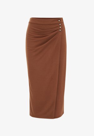 Bruine rok tot de knie, gemaakt van zachte, gestructureerde stof met een gedrapeerd ontwerp en drie zilverkleurige knoopaccenten op de tailleband.