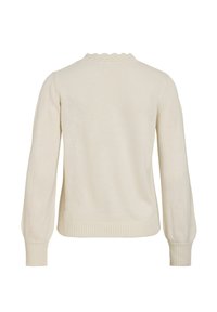 Pull tricoté couleur crème à manches longues, avec poignets et bas côtelés, et un bord d'encolure festonné, vu de dos.