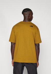The North Face M SS ESSENTIAL OVERSIZE TEE - Trükipildiga T-särk - moss green
