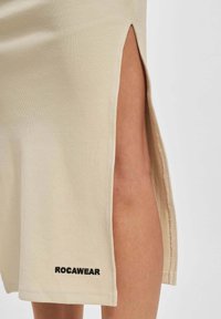 Rocawear MIDI - Ceruzaszoknya - beige