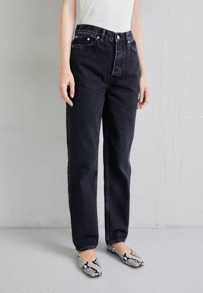 Filippa K BAGGY TAPERED  - Relaxed fit jeans - charcoal