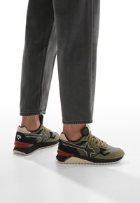 W6YZ YAK-M. - Tenisky - militärgrüne