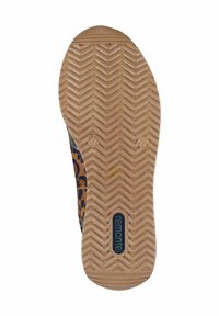 Semelle de chaussure avec un motif de grip en zigzag, présentant un design en imprimé léopard sur les côtés. Comprend un marquage "remonte" près du talon.