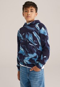 Hooded sweatshirt v temno modri barvi z vrtinčastimi svetlo modrimi vzorci. Narejen iz mehke tkanine, ima kengurov žep in rebrast rob.