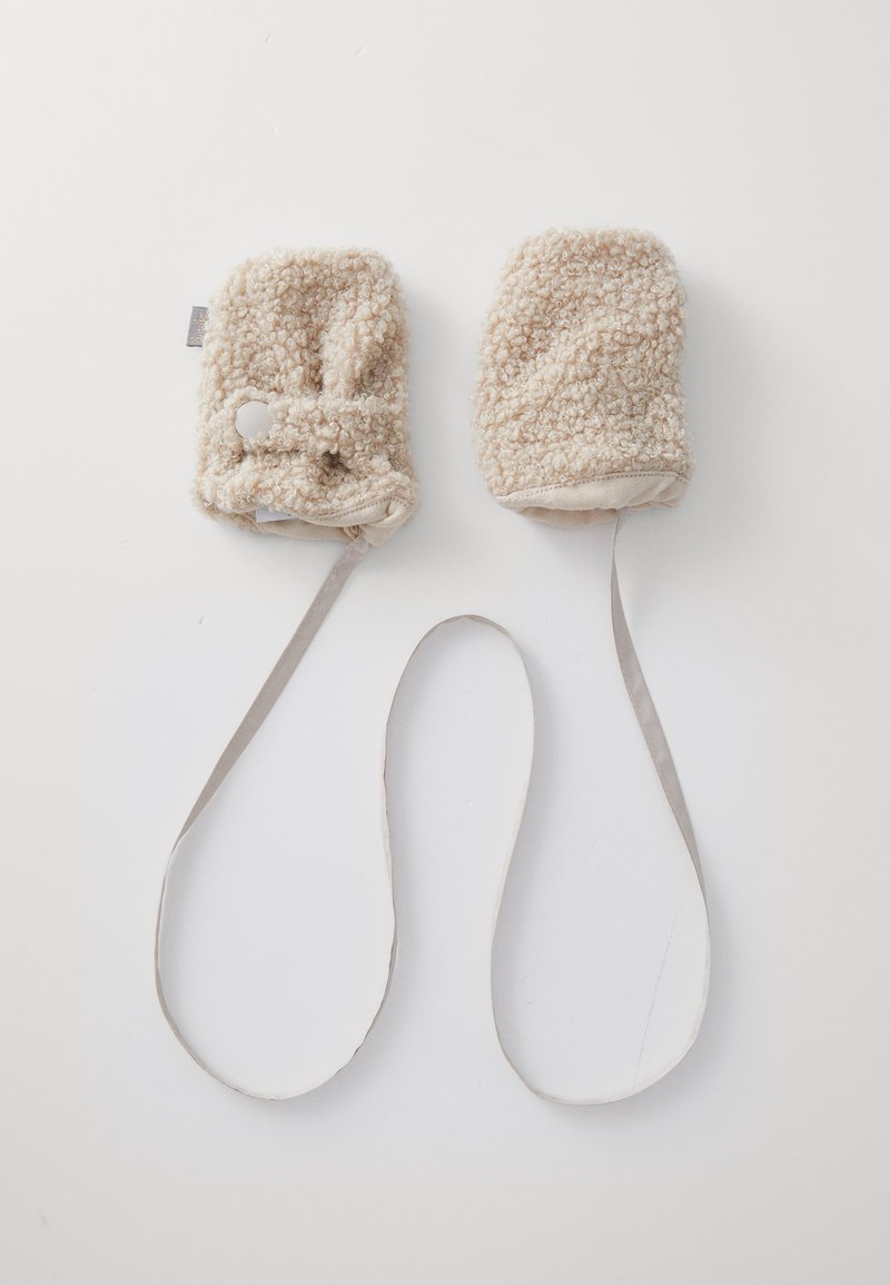 Μπεζ fleece γάντια με υφή επιφάνειας, διαθέτουν κούμπωμα με κουμπί και μακριά, επίπεδη λουρίδα. Μαλακό, ζεστό ύφασμα με σφιχτή εφαρμογή.