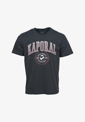 Zwarte katoenen T-shirt met een opvallend rood en wit "KAPORAL" logo en een ronde afbeelding met de tekst "SOUTH VARSITY" en een laurierontwerp.