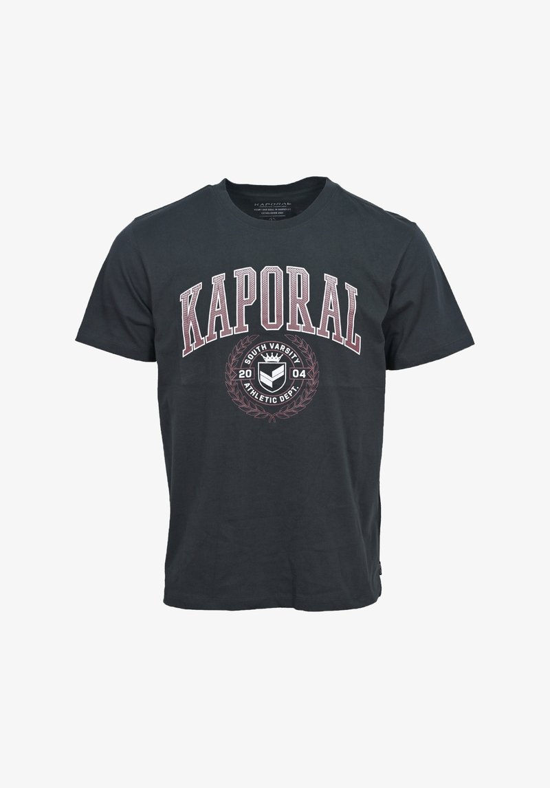 Svart bomull T-shirt med en framträdande röd och vit "KAPORAL" logga samt en cirkulär grafik med texten "SOUTH VARSITY" och en lagerkransdesign.