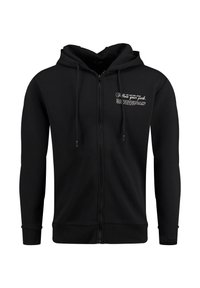 Sudadera negra con cremallera hecha de tejido suave, que cuenta con una capucha con cordón, puños acanalados y detalle de texto en el pecho.