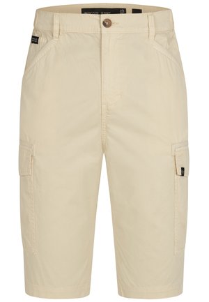 Beige cargo shorts yang terbuat dari katun, dilengkapi dengan dua saku kargo di samping dan penutupan kancing. Tekstur halus, desain panjang hingga lutut.