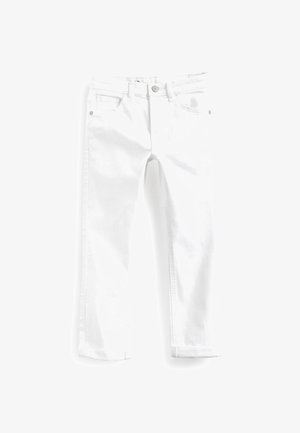 Jeans in denim bianco con design a gamba dritta, cinque tasche e dettagli in metallo. I lati sono arrotolati all'orlo.