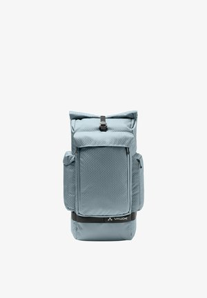 Lichtblauwe rugzak van Vaude met meerdere ritsvakken, een bovensluiting met gesp en een geprofileerd stoffen oppervlak.