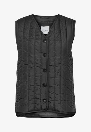 Gilet senza maniche di colore nero realizzato in tessuto trapuntato, caratterizzato da cuciture verticali, scollatura rotonda e chiusura frontale con sei bottoni.