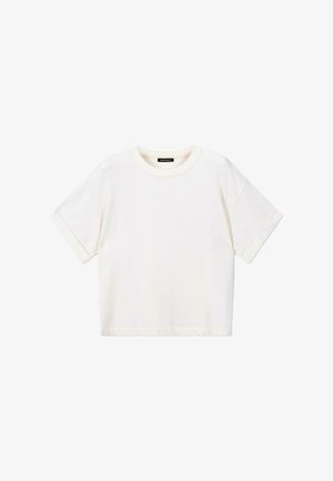 Korte mouwen, gebroken wit cropped T-shirt met opgerolde manchetten en een klein zwart label aan de binnenkant van de kraag.