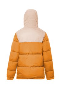 Puffjakke med tofarvet design: beige øverste sektion og orange nederste sektion, med hætte og quiltet tekstur.