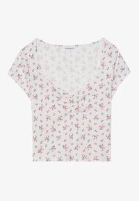 Top corto de manga corta blanca con pequeño estampado floral en rosa y verde y detalle fruncido en el centro del escote frontal.