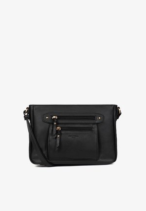 Zwarte leren schoudertas met twee voorste ritscompartimenten, een gladde textuur, onderdelen in gouden toon en een verstelbare schouderband.