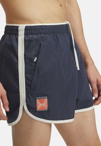 Under Armour RUN 96 - Sports shorts - downpour gray