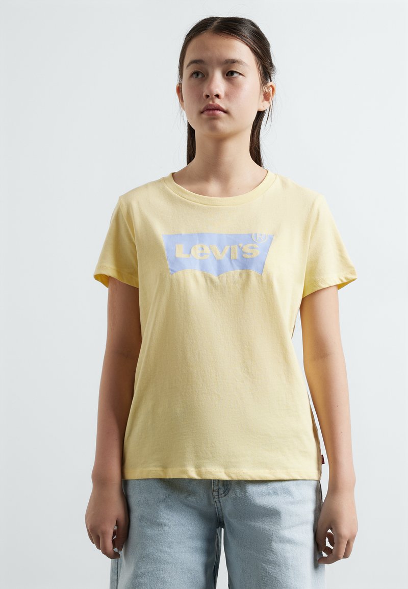Levi's® BATWING TEE - Triko s potiskem - golden haze