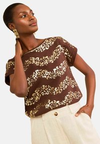 Ei valittu, chocolate brown animal foil print