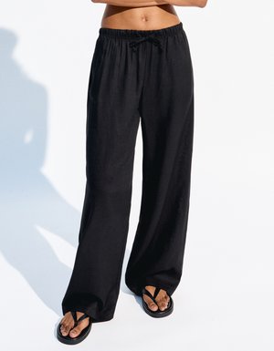 Bershka WITH AN ELASTICATED WAISTBAND - Stoffhose - black