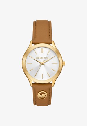 Goldfarbene Armbanduhr mit silbernem Ziffernblatt, braunem Lederarmband und einem gravierten MK-Logo am Band. Verfügt über minimalistische Stundenmarkierungen.