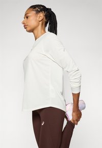ASICS FUJITRAIL LOGO TOP - Pitkähihainen paita - cream