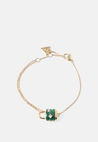 Pulseira de corrente de ouro com um design de fecho verde e dois accents de pedras preciosas transparentes. O fecho é do tipo lagosta.